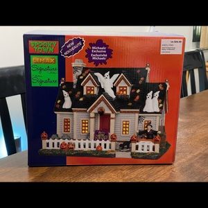 Lemax Spooky Town - Trick or Treat House
